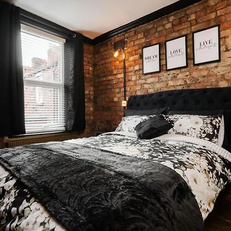 Swiss Haven - Spacious 3 Bedroom House Liverpool Exterior photo