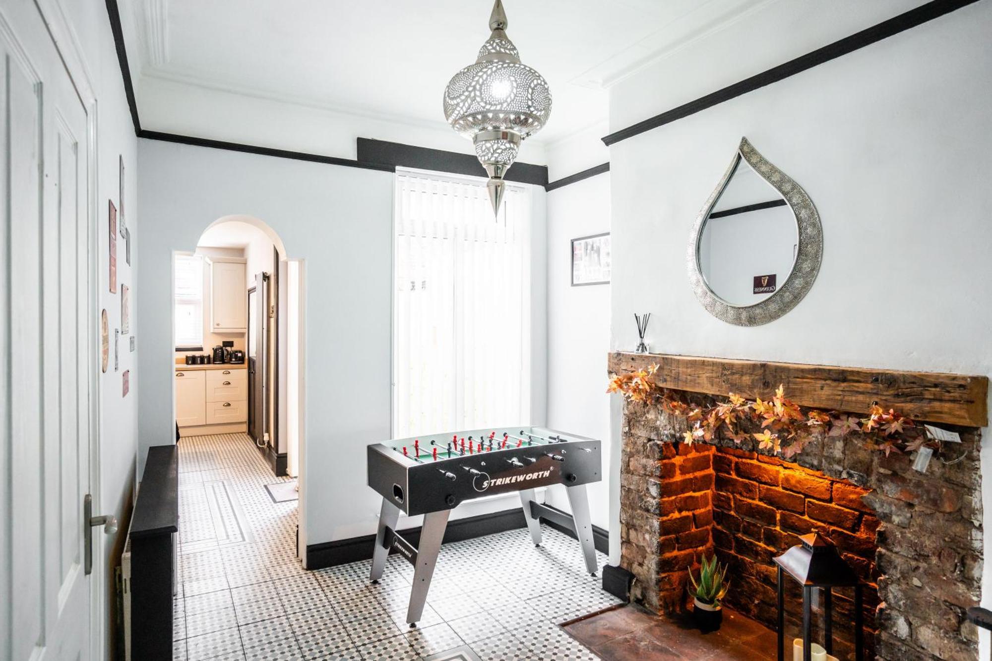 Swiss Haven - Spacious 3 Bedroom House * Liverpool