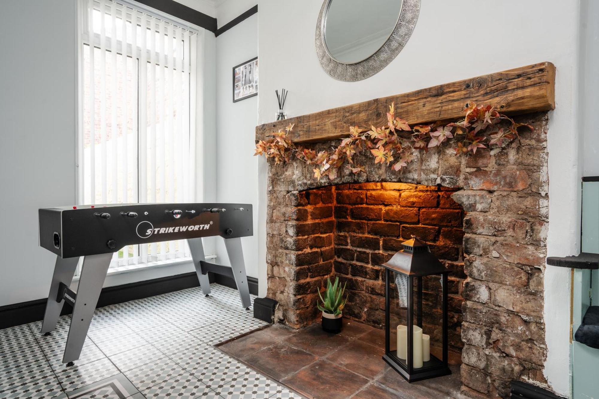 Swiss Haven - Spacious 3 Bedroom House Holiday home Liverpool