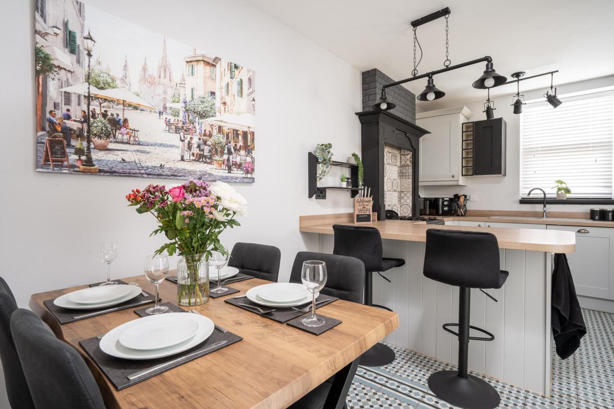 Swiss Haven - Spacious 3 Bedroom House Liverpool